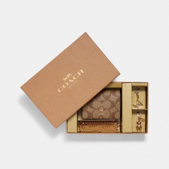 Coach Mini Wallet On A Chain with Charms Gift Set NWT - Picture 1 of 5